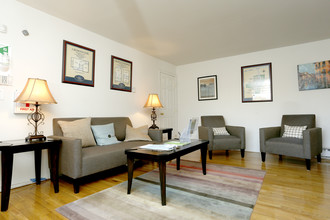 Kimberwyck Village in Hillsborough, NJ - Building Photo - Interior Photo