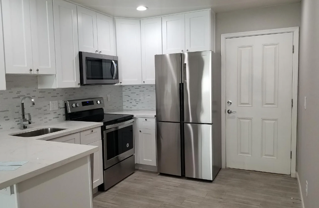Roma Village Apartments in Phoenix, AZ - Foto de edificio - Building Photo