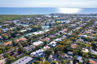 92 W Mashta Dr in Key Biscayne, FL - Building Photo - Building Photo