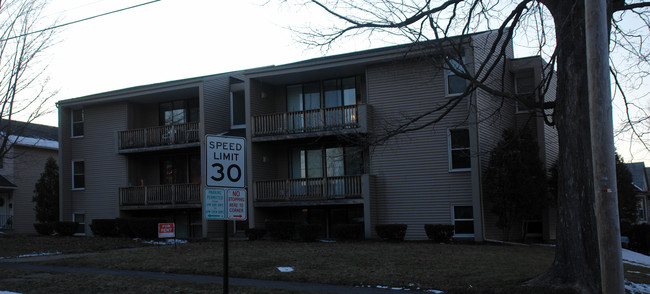 715 Danforth St in Syracuse, NY - Foto de edificio - Building Photo