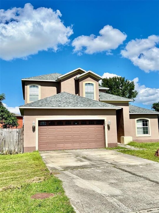 705 Fulmar Ct in Kissimmee, FL - Foto de edificio