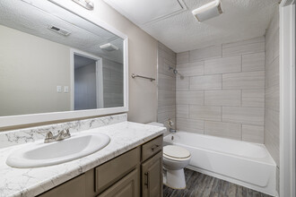 Parks on Taylor Apartment Homes in Sherman, TX - Building Photo - Interior Photo