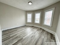 58 Burrell St, Unit 1 in Boston, MA - Foto de edificio - Building Photo