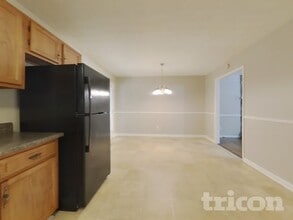 4021 Wylie Ln in Powder Springs, GA - Foto de edificio - Building Photo