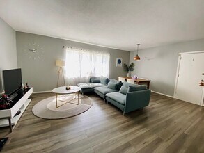 39 Lake Shore Ct, Unit 2 in Boston, MA - Foto de edificio - Building Photo