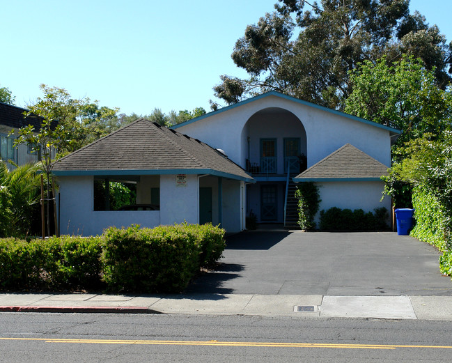 415 W Napa St in Sonoma, CA - Building Photo - Building Photo