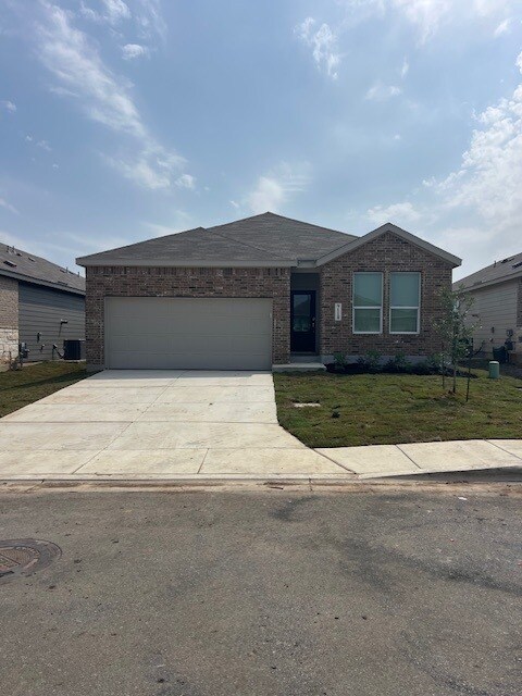7020 Biotite Rdg in Elmendorf, TX - Building Photo
