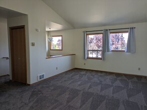 1922 SW Reindeer Ave in Redmond, OR - Building Photo - Building Photo