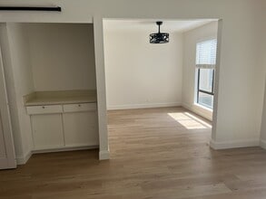 320 N Civic Dr, Unit #202 in Walnut Creek, CA - Foto de edificio - Building Photo