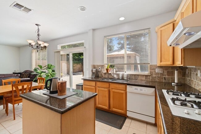 1045 Callander Way in Folsom, CA - Building Photo - Building Photo