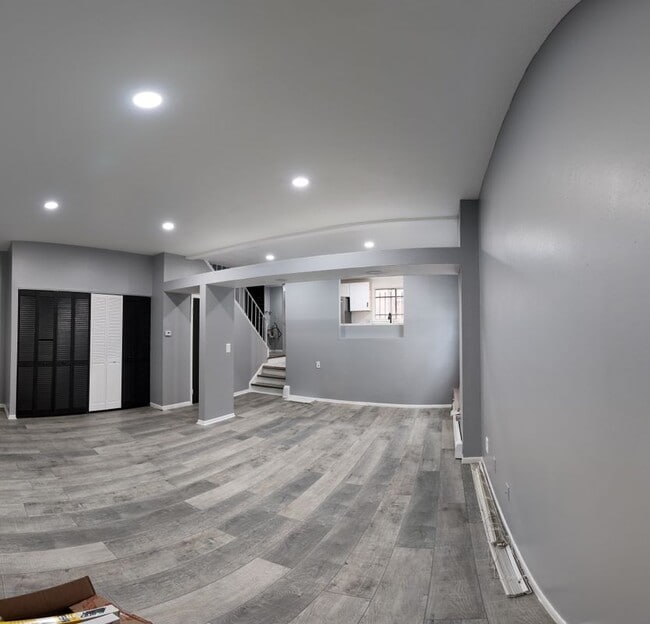 317 Mill Rock Rd in Hamden, CT - Foto de edificio - Building Photo