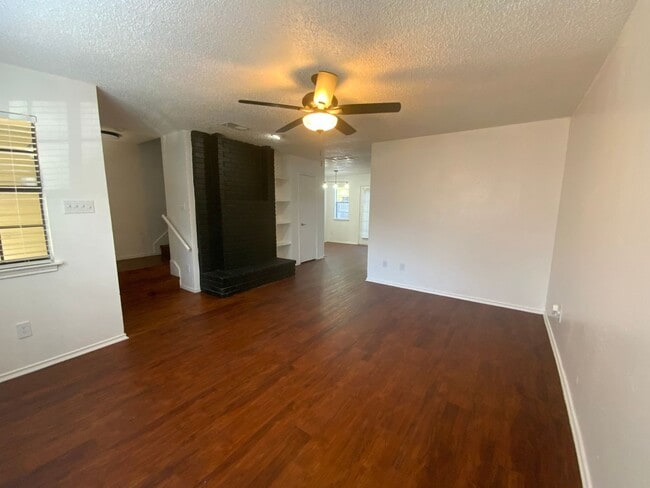9611 Woodvale Dr in Austin, TX - Building Photo - Building Photo