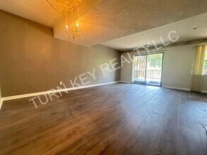 2404 Hampstead Dr in Birmingham, AL - Foto de edificio - Building Photo