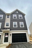 12 Meredith Way in Carlisle, PA - Building Photo