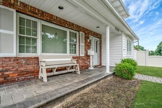 2289 Penatiquit Ave in Seaford, NY - Building Photo - Building Photo