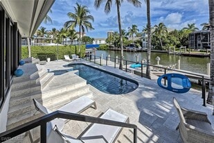 159 Conners Ave in Naples, FL - Building Photo