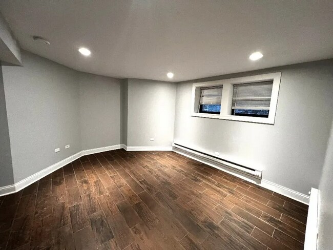 7918 S Rhodes Ave, Unit GN in Chicago, IL - Building Photo - Building Photo