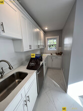 10-12 Lawrence St, Unit 10-12 in Watertown, MA - Building Photo - Building Photo