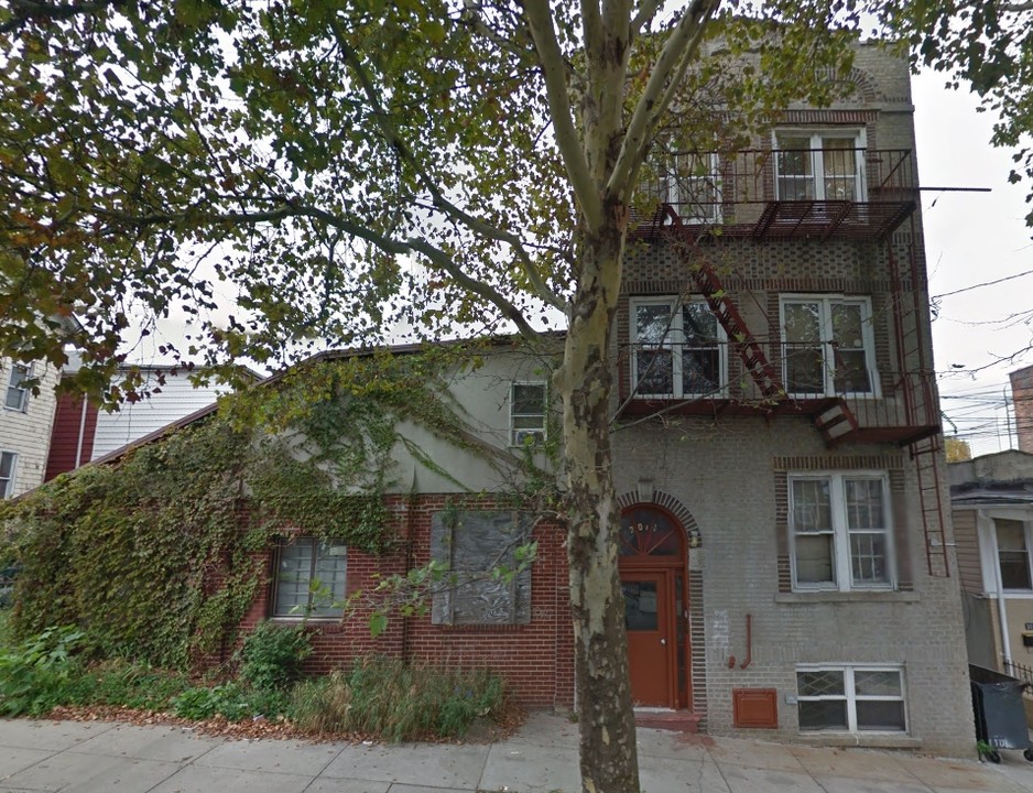 3011 Paulding Ave in Bronx, NY - Building Photo