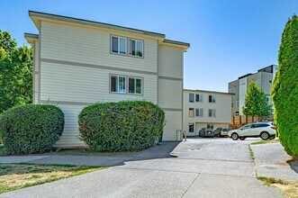 301 Apartments in the heart of Beacon Hill in Seattle, WA - Foto de edificio - Building Photo
