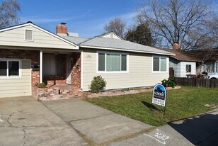 102 Laurel St in Vacaville, CA - Building Photo