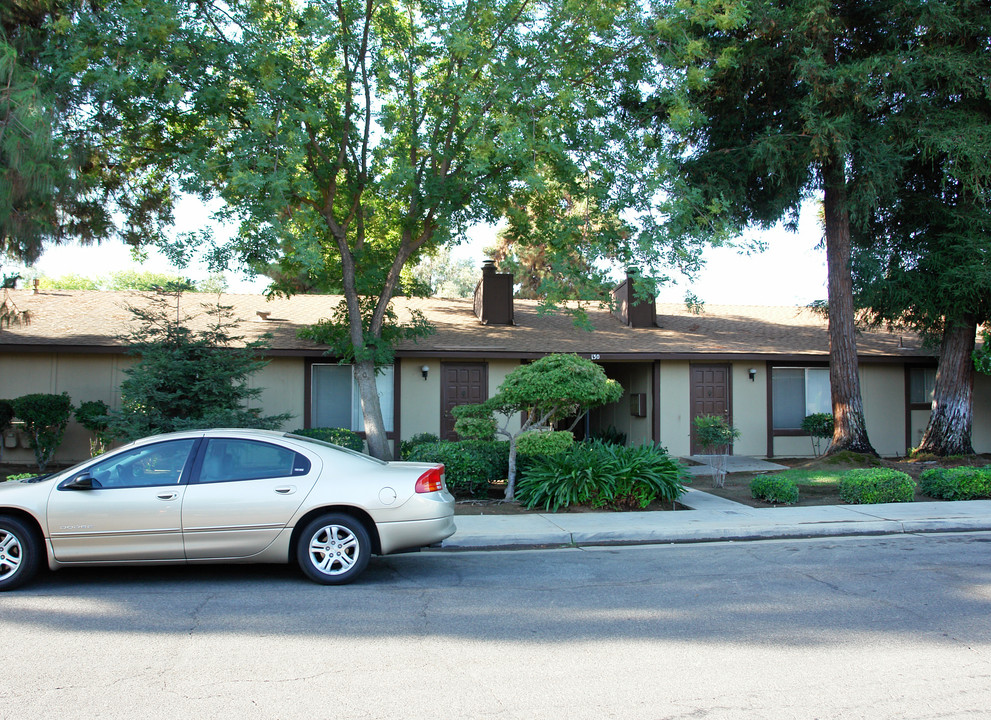 130 W 9th St in Clovis, CA - Building Photo