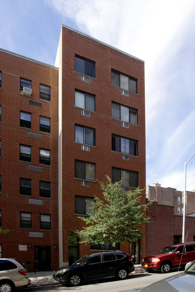 158 E 100th St in New York, NY - Foto de edificio - Building Photo