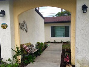 112 Avenida Dolores in San Clemente, CA - Foto de edificio - Building Photo