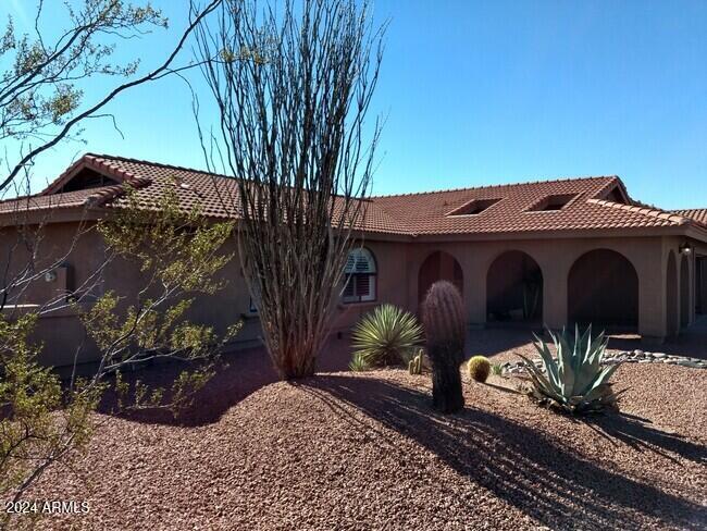 15619 E Palisades Blvd in Fountain Hills, AZ - Foto de edificio