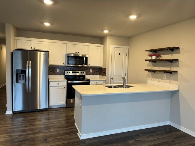 2200 Barry Dr in Adel, IA - Building Photo - Building Photo