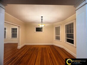 11 Fairfield St, Unit #1 in Watertown, MA - Foto de edificio - Building Photo