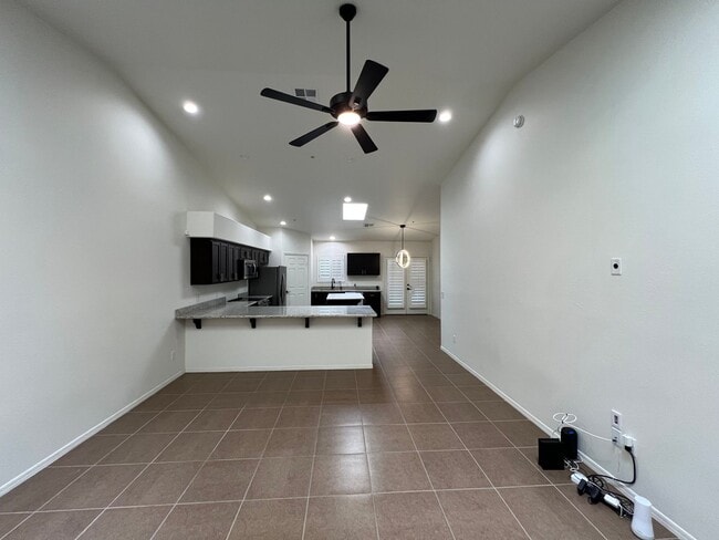 7261 E 37th Pl in Yuma, AZ - Foto de edificio - Building Photo