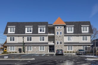 400 Oak St in Copiague, NY - Building Photo - Building Photo