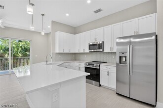 286 Indies Dr E in Naples, FL - Building Photo - Building Photo