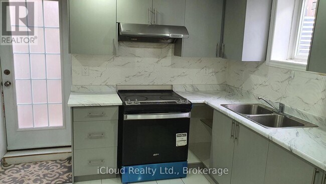 5 Inder Heights Dr in Brampton, ON - Building Photo - Building Photo