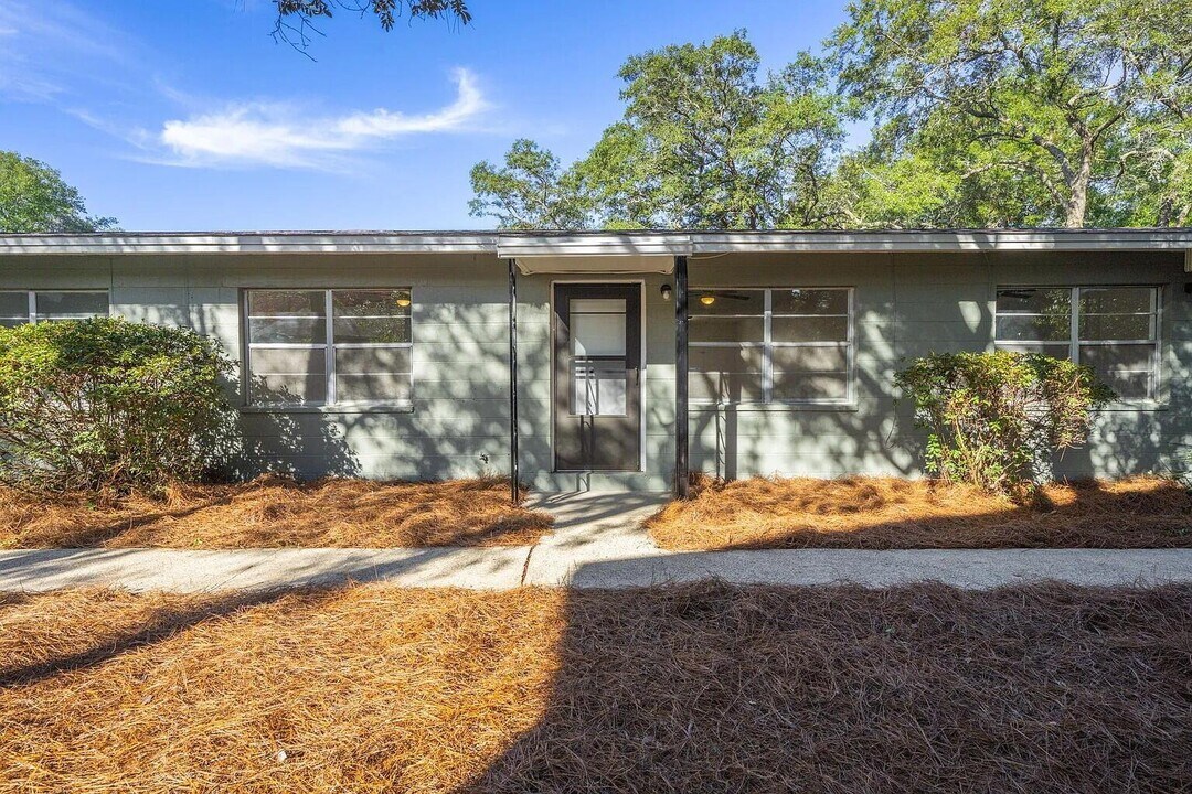 1013 Holton Ave in Fort Walton Beach, FL - Building Photo