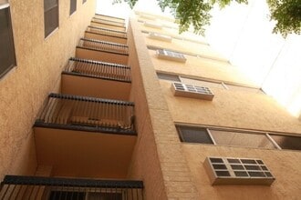 201 N 13th Ave in Edinburg, TX - Foto de edificio - Building Photo