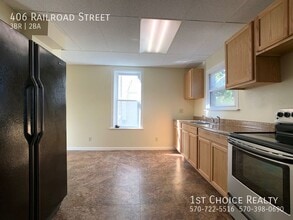 406 Railroad St in Jersey Shore, PA - Building Photo - Building Photo