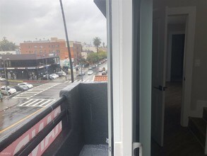 310 S Kenmore Ave-Unit -Apt 304 in Los Angeles, CA - Foto de edificio - Building Photo