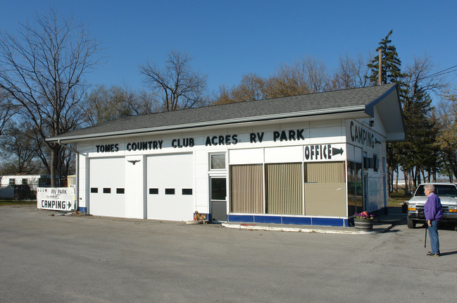 Tomes Country Club Acres RV Park in Council Bluffs, IA - Building Photo - Building Photo