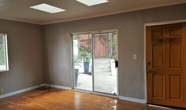 11127 Sunshine Terrace in Los Angeles, CA - Building Photo - Building Photo