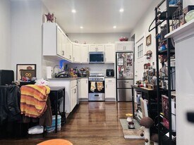 639 W Roscoe St in Chicago, IL - Building Photo