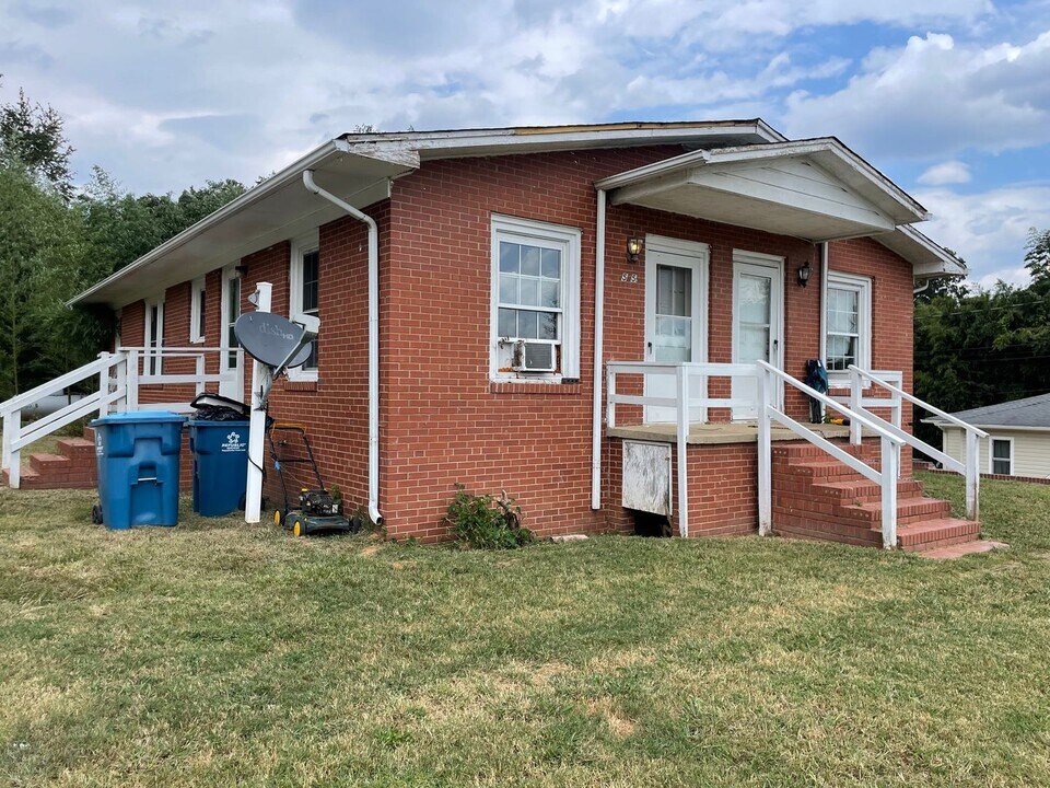 525 Weaver Ave in Archdale, NC - Building Photo