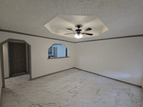 9010 Linda Vista Rd in Houston, TX - Building Photo - Building Photo