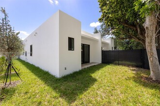 6852 NW 4th Ave in Miami, FL - Building Photo - Building Photo