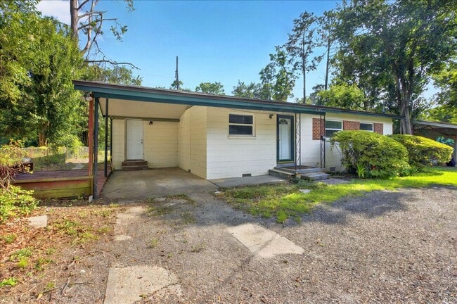 1641 Airport Dr in Tallahassee, FL - Building Photo - Building Photo