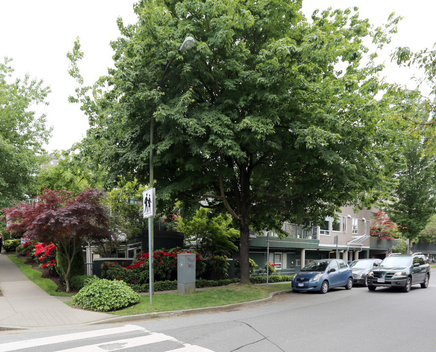 Laurel Bridge in Vancouver, BC - Building Photo