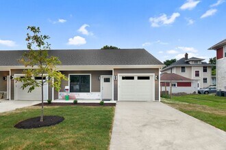 105 E Ensey St in Tuscola, IL - Building Photo - Building Photo