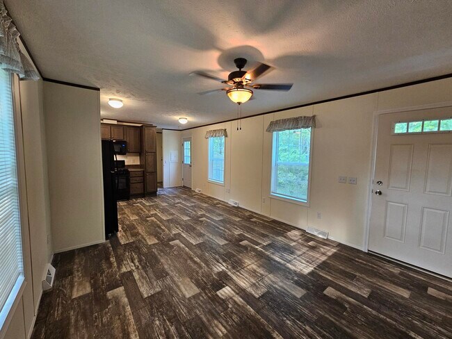 12 Woodside Ln in Weedsport, NY - Building Photo - Building Photo