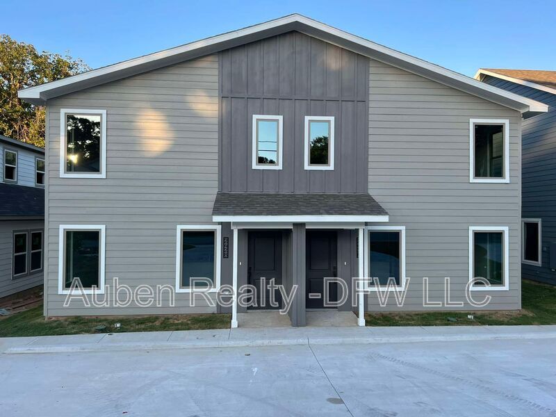 2430-2428 S Fannin Ave in Denison, TX - Building Photo